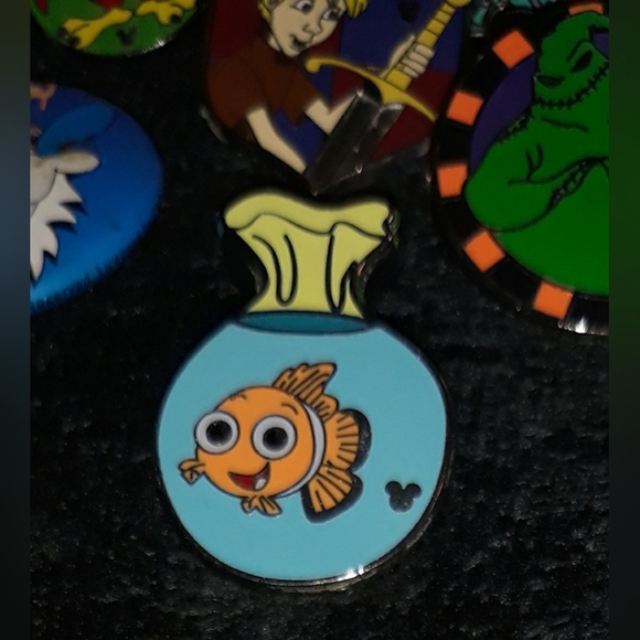 NEMO Fish Bag Pin Disney Cast Lanyard Series Finding Nemo 2005 - Picture 4 of 5